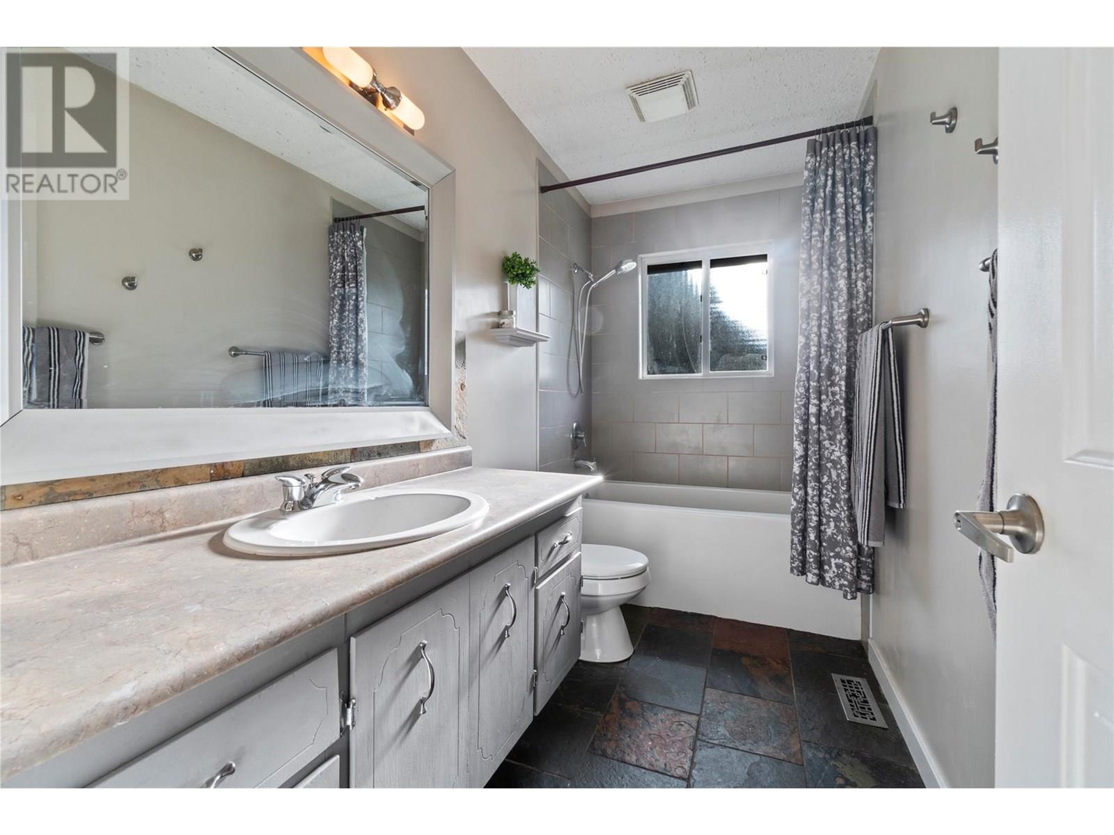  6046 Jackson Crescent, Peachland