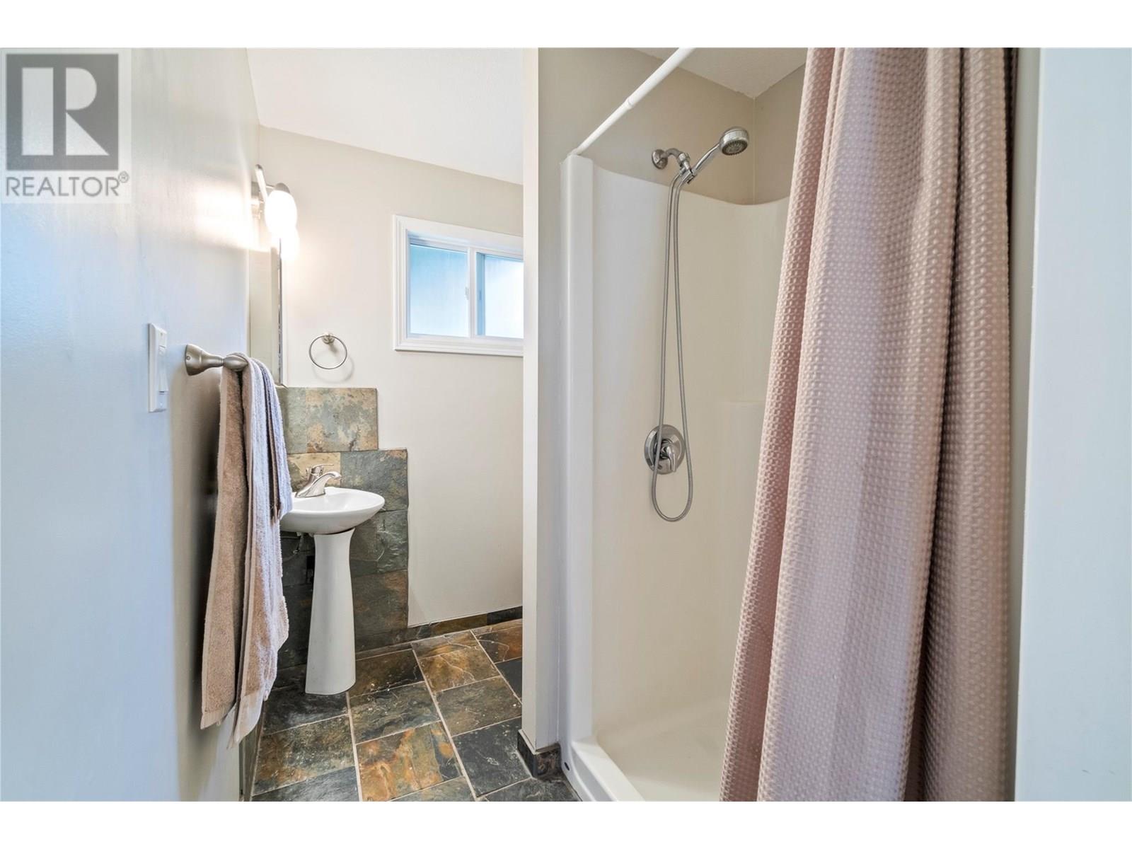  6046 Jackson Crescent, Peachland