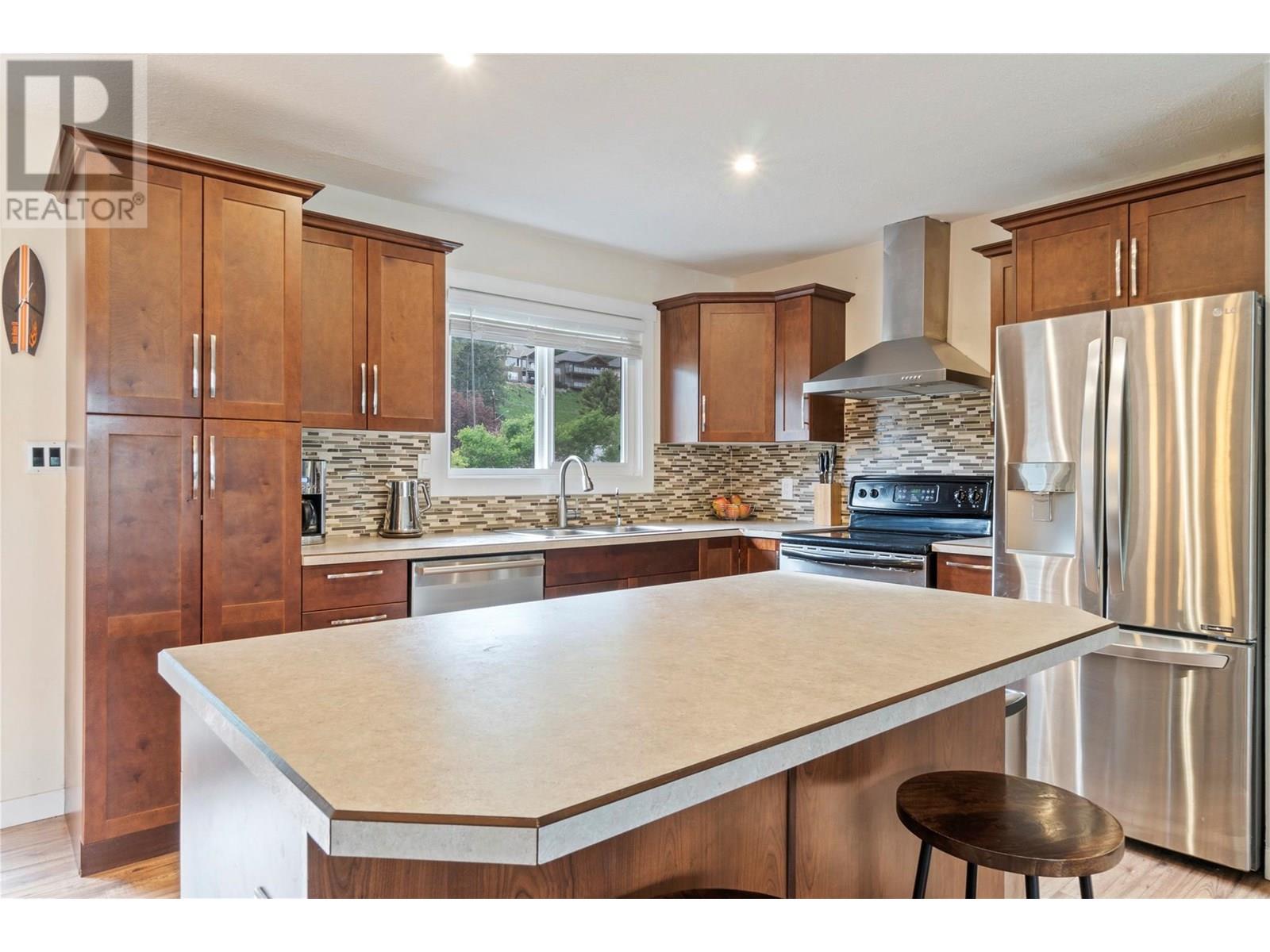  6046 Jackson Crescent, Peachland