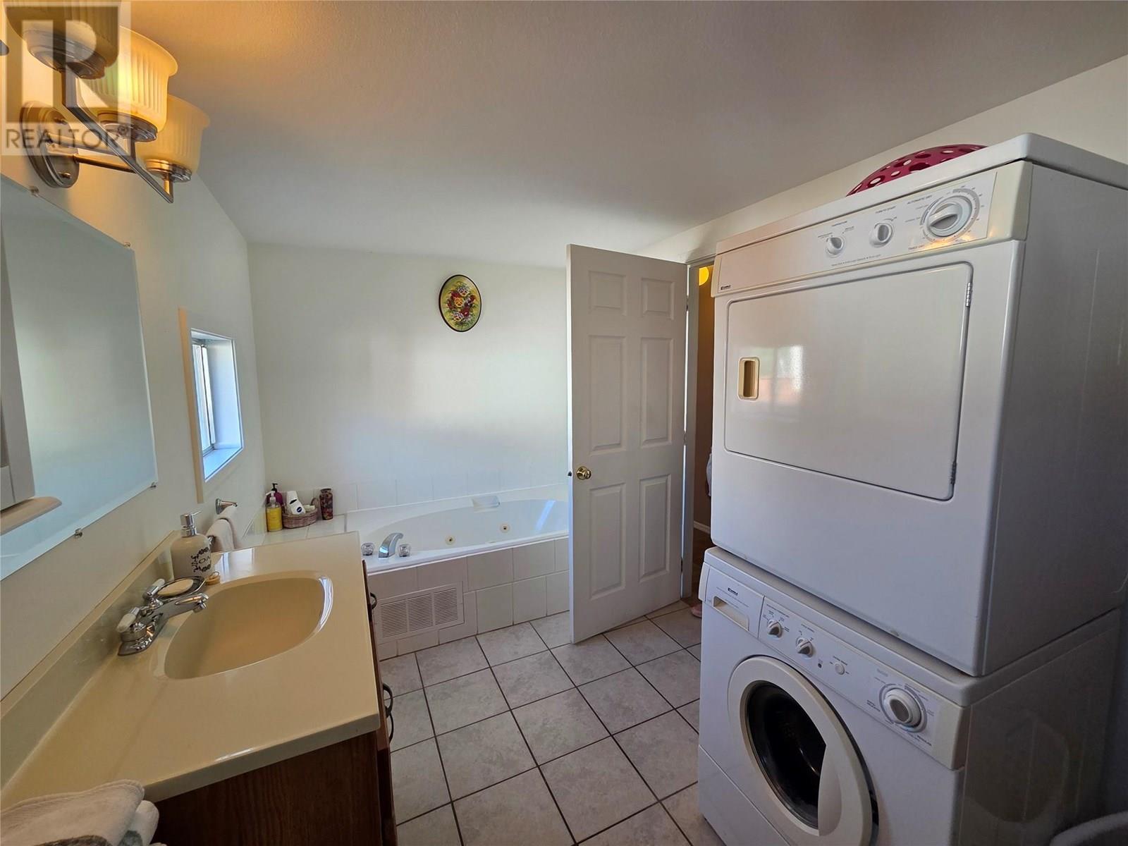 22 31 Highway 3A Other, Keremeos
