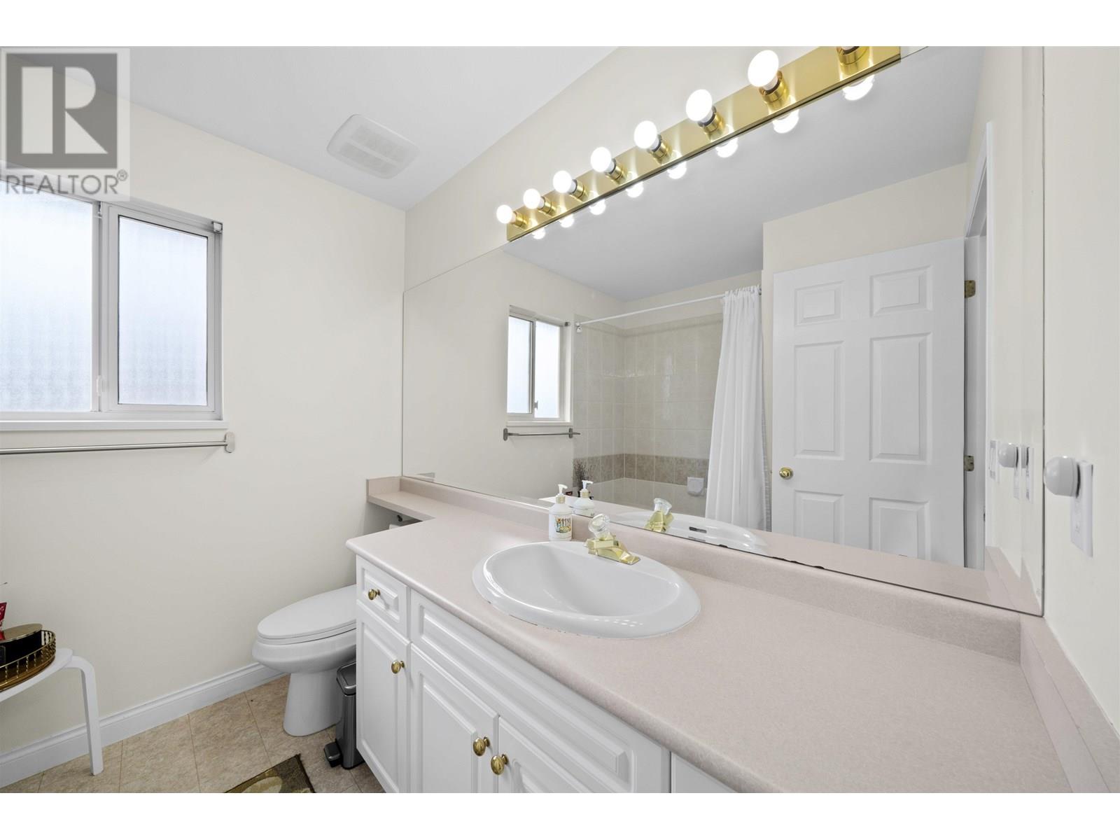 Photo 4 of 124 2979 Panorama Drive, Coquitlam BC