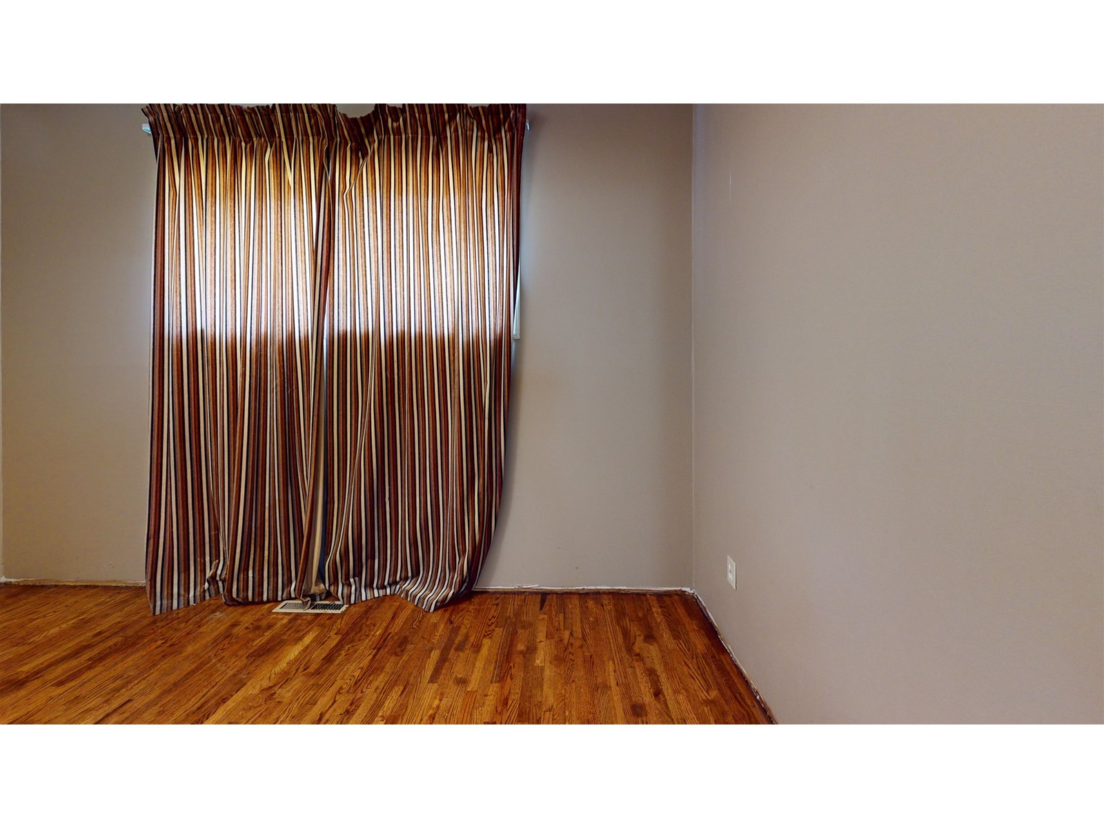 15463 16A AVENUE, Surrey