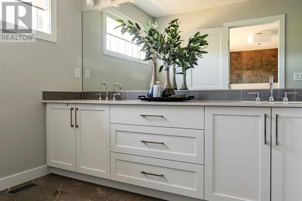 Photo 10 of 131 Greenwich Drive Nw, Calgary AB