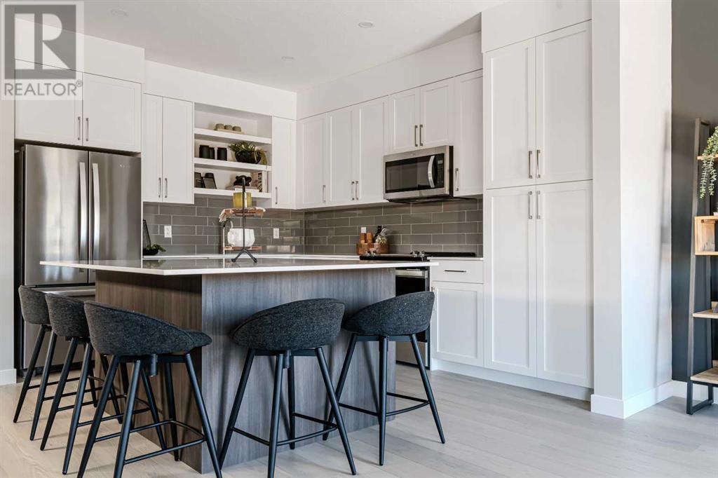 Photo 3 of 131 Greenwich Drive Nw, Calgary AB