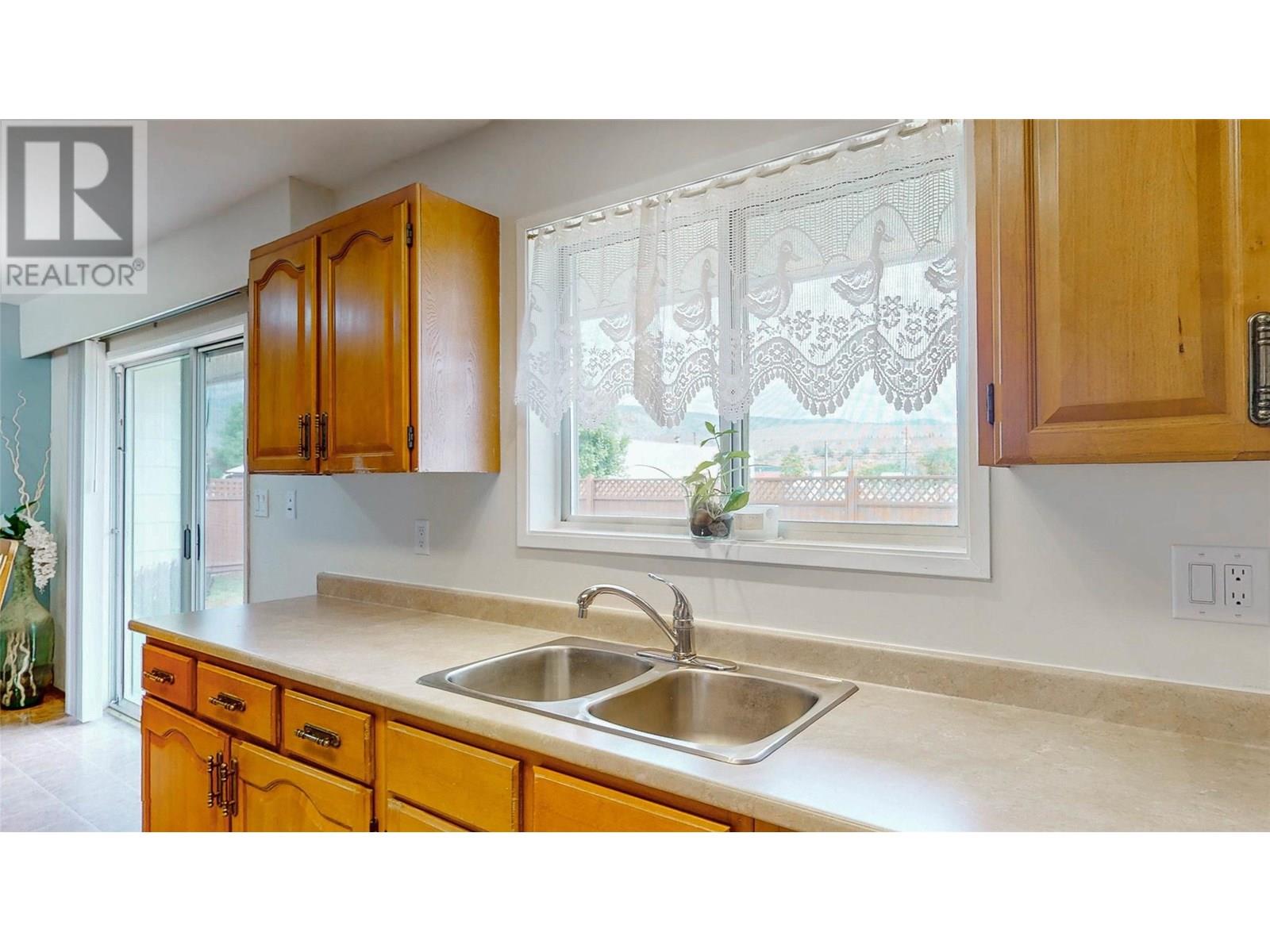 5843 Okanagan Street, Oliver