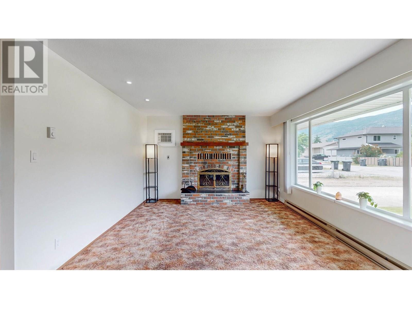 5843 Okanagan Street, Oliver