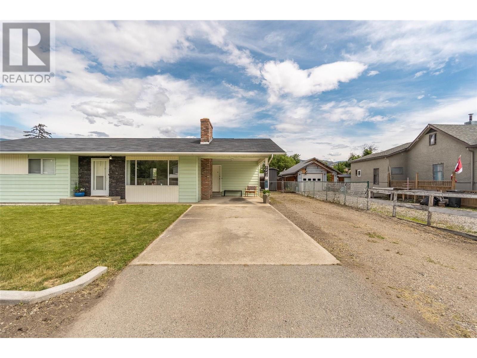 5843 Okanagan Street, Oliver