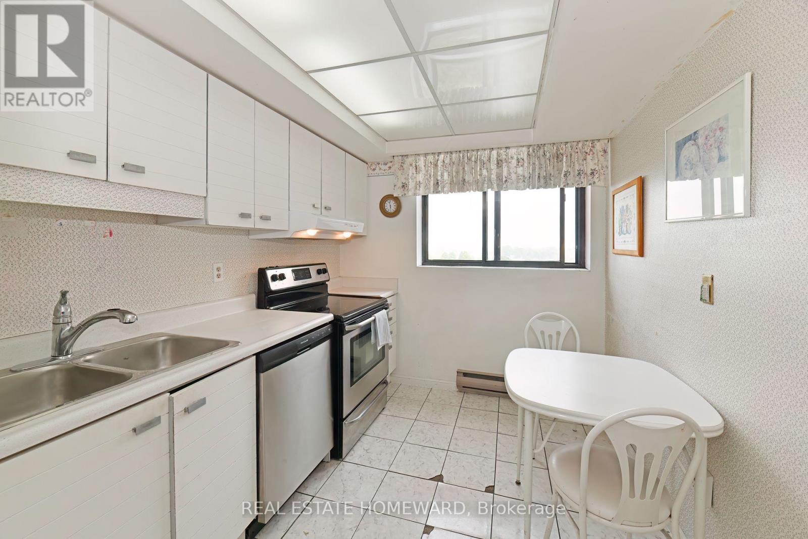 Single Family House for Sale in    VICTORIA PK AVENUE Toronto (Oakridge) 