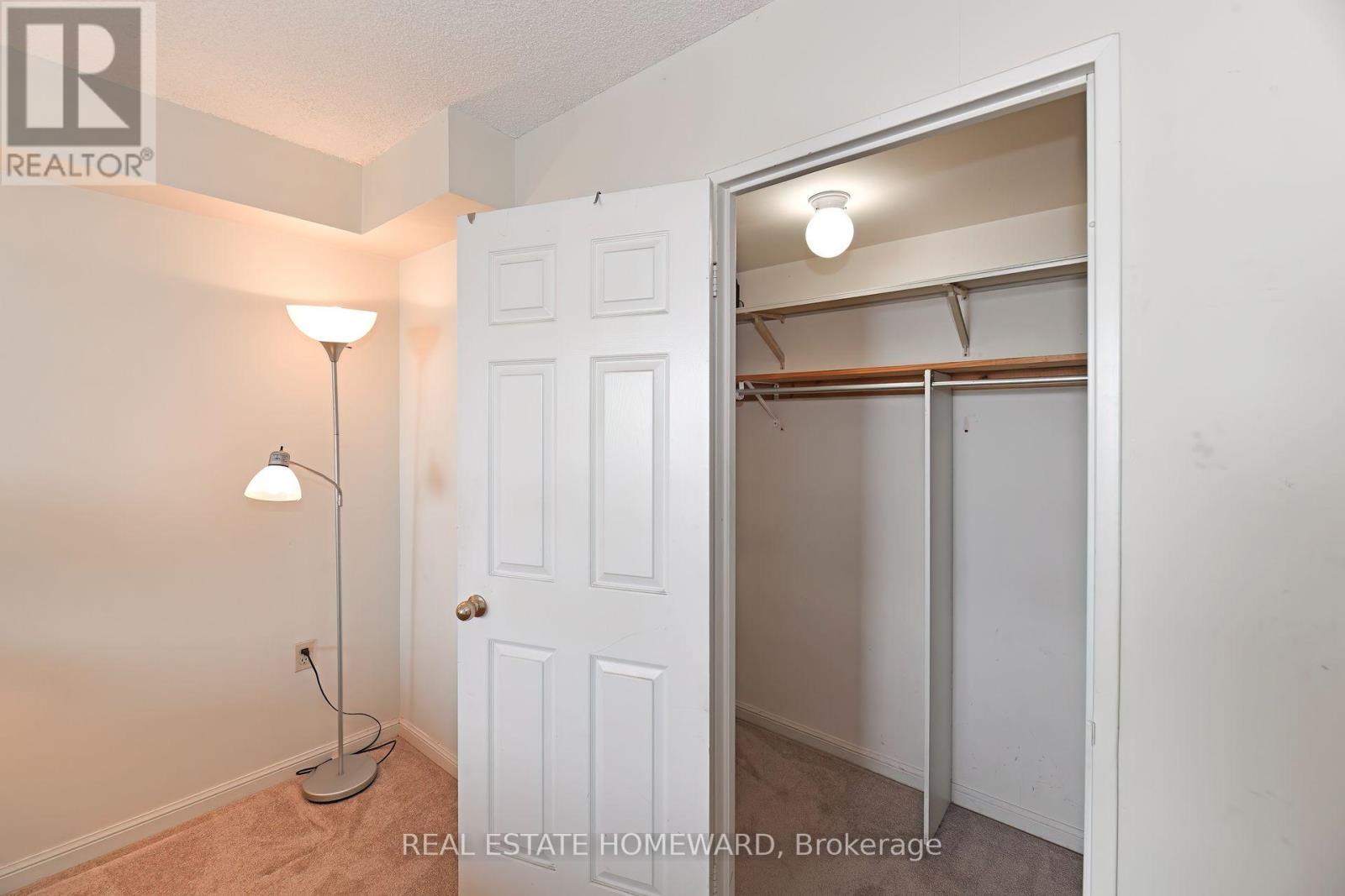 Single Family House for Sale in    VICTORIA PK AVENUE Toronto (Oakridge) 