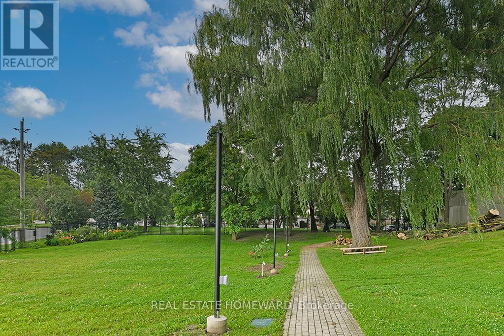 Single Family House for Sale in    VICTORIA PK AVENUE Toronto (Oakridge) 
