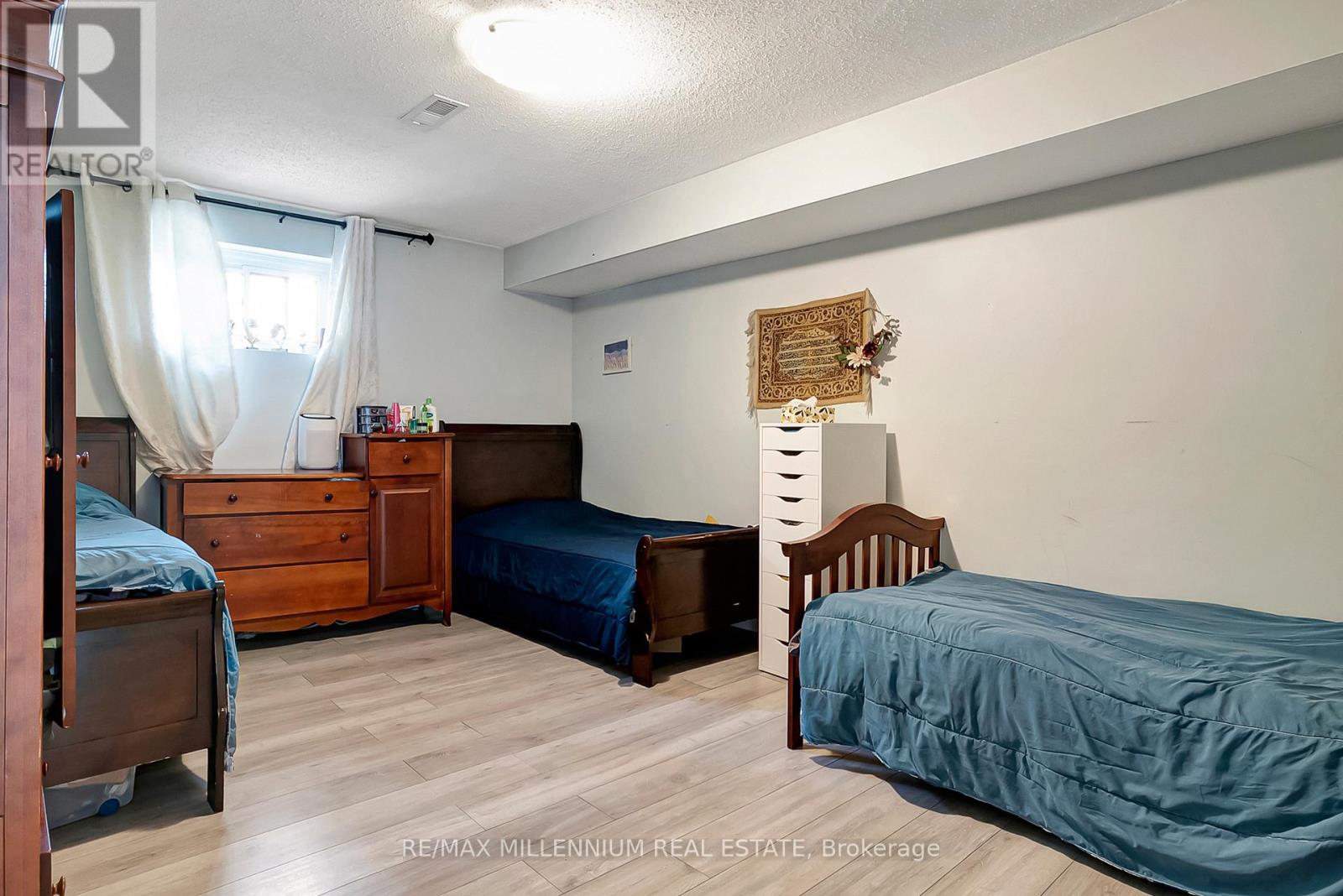 Photo 33 of 286 Driftwood Drive, Kitchener ON
