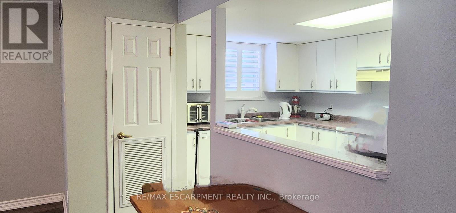 Photo 10 of 204 19 Lake Avenue S, Hamilton ON