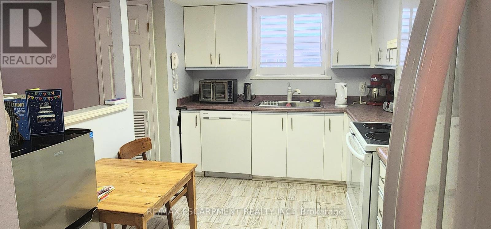 Photo 11 of 204 19 Lake Avenue S, Hamilton ON