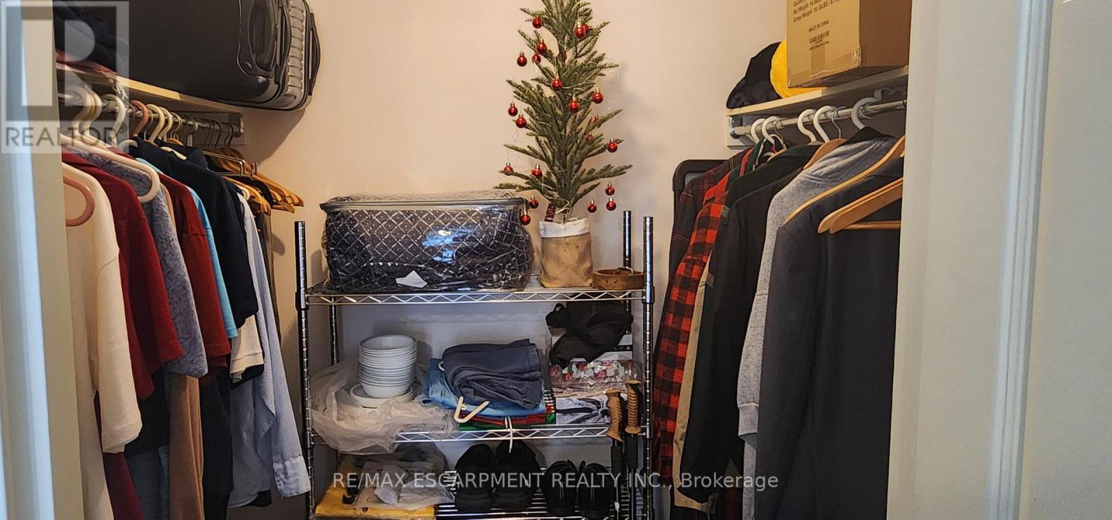 Photo 18 of 204 19 Lake Avenue S, Hamilton ON
