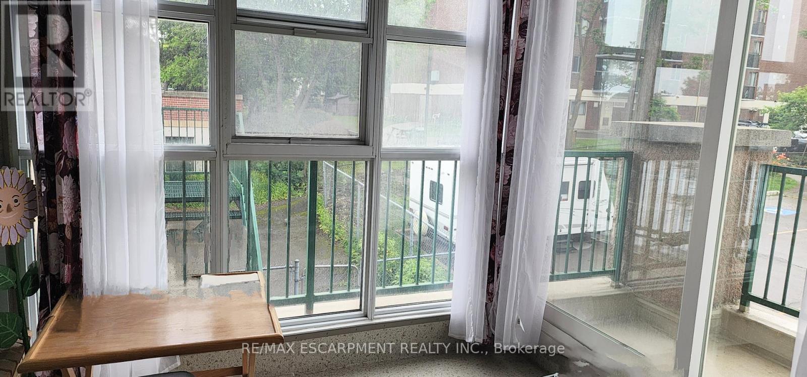 Photo 21 of 204 19 Lake Avenue S, Hamilton ON