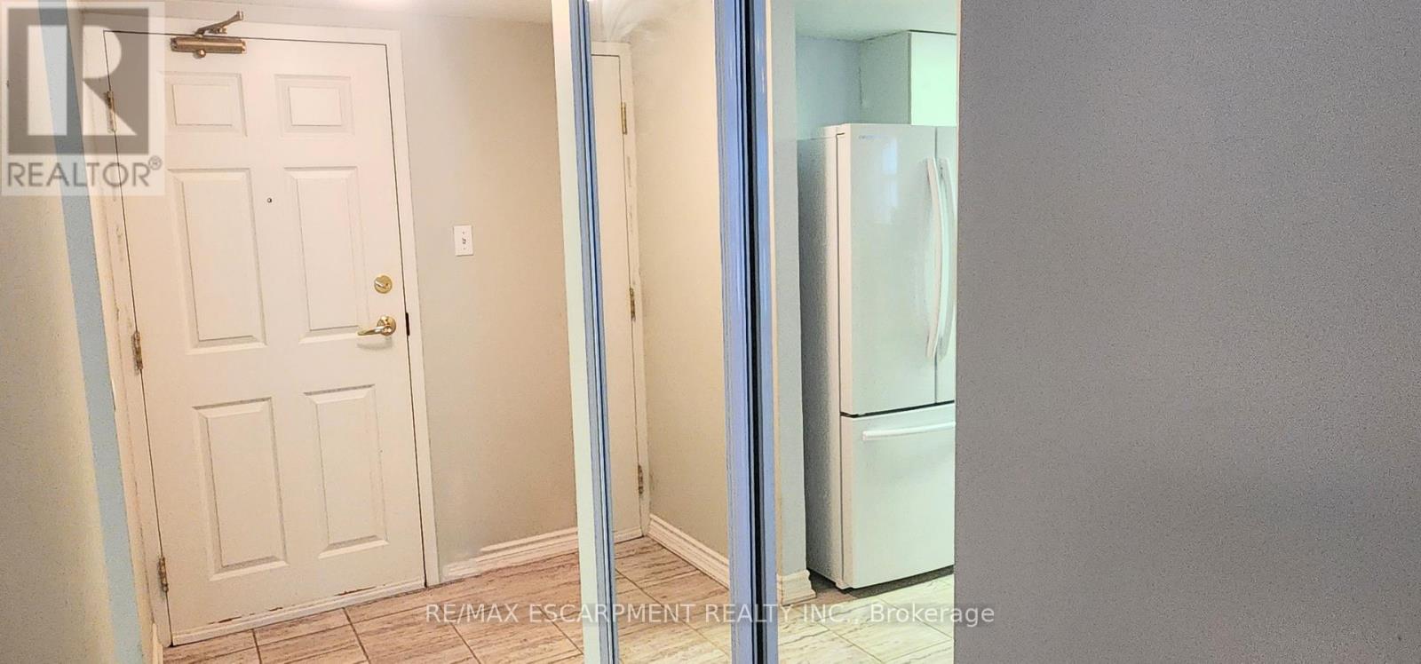 Photo 3 of 204 19 Lake Avenue S, Hamilton ON