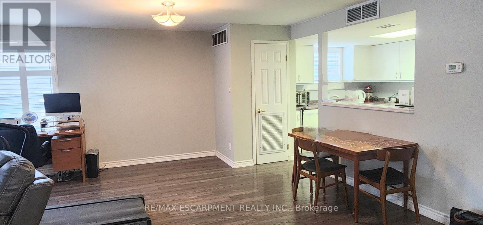 Photo 9 of 204 19 Lake Avenue S, Hamilton ON