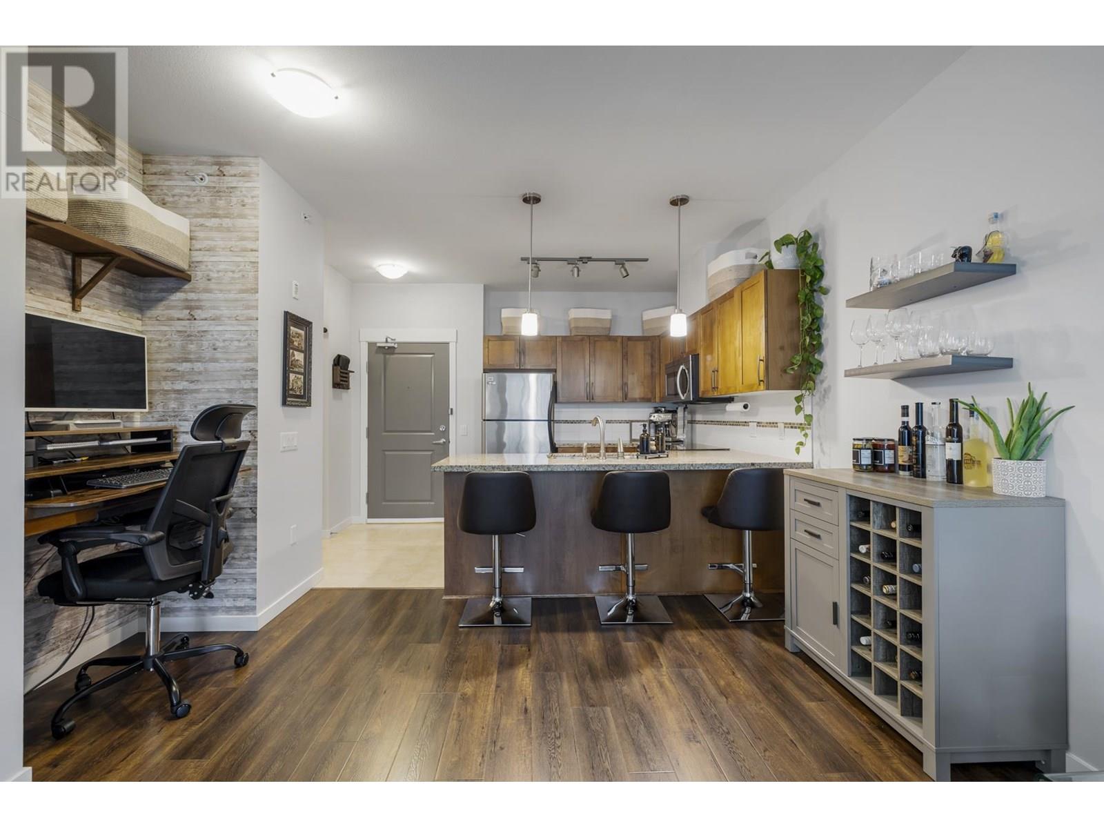 404 11950 HARRIS ROAD, Pitt Meadows real estate listing R3013594