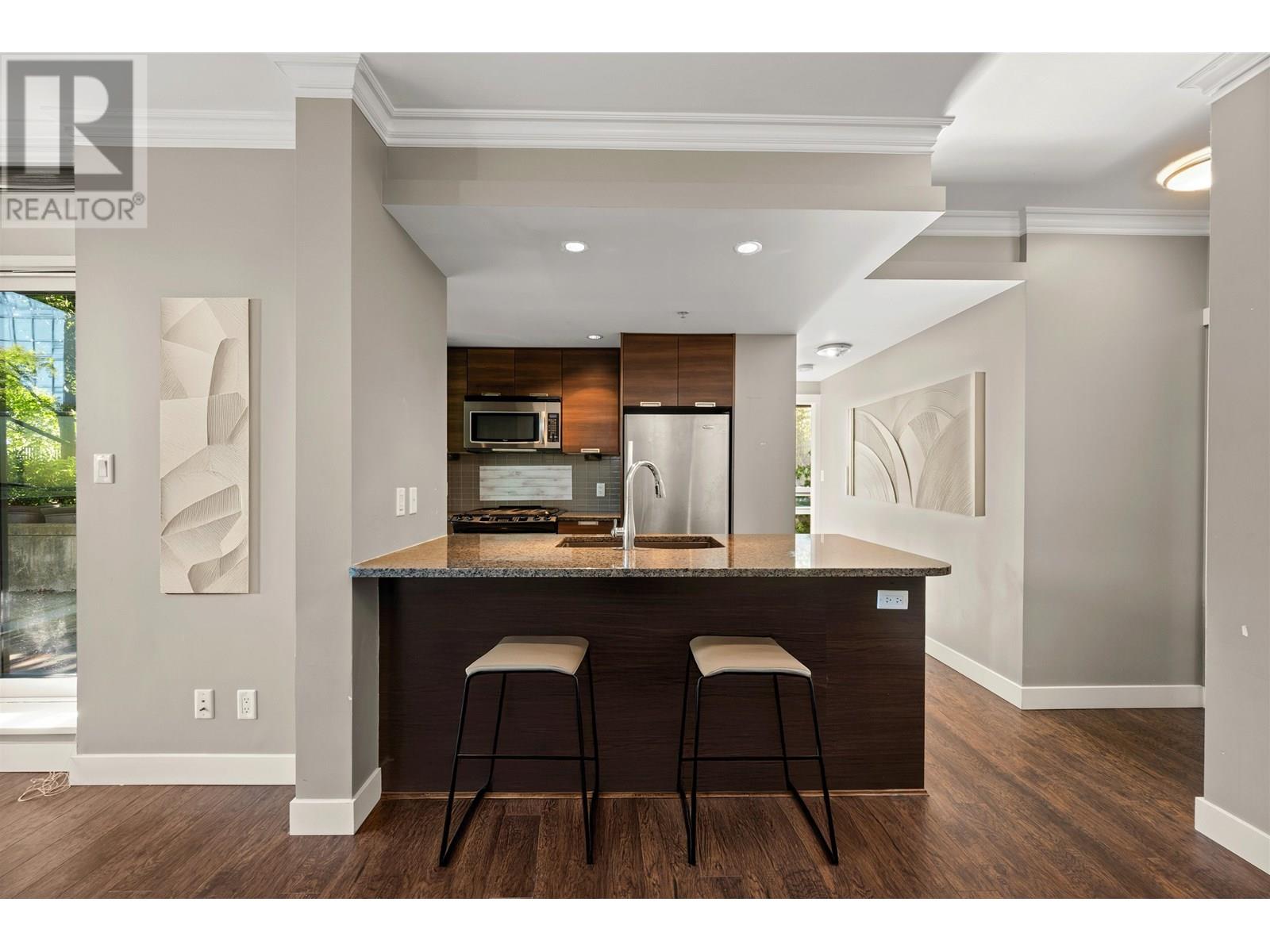 Photo 4 of 501 2968 Glen Drive, Coquitlam BC