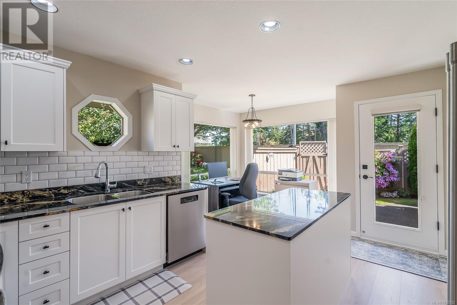 Photo 5 of 18 310 Pym St N, Parksville BC