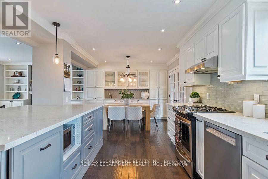 Photo 6 of 516 Falgarwood Drive, Oakville ON