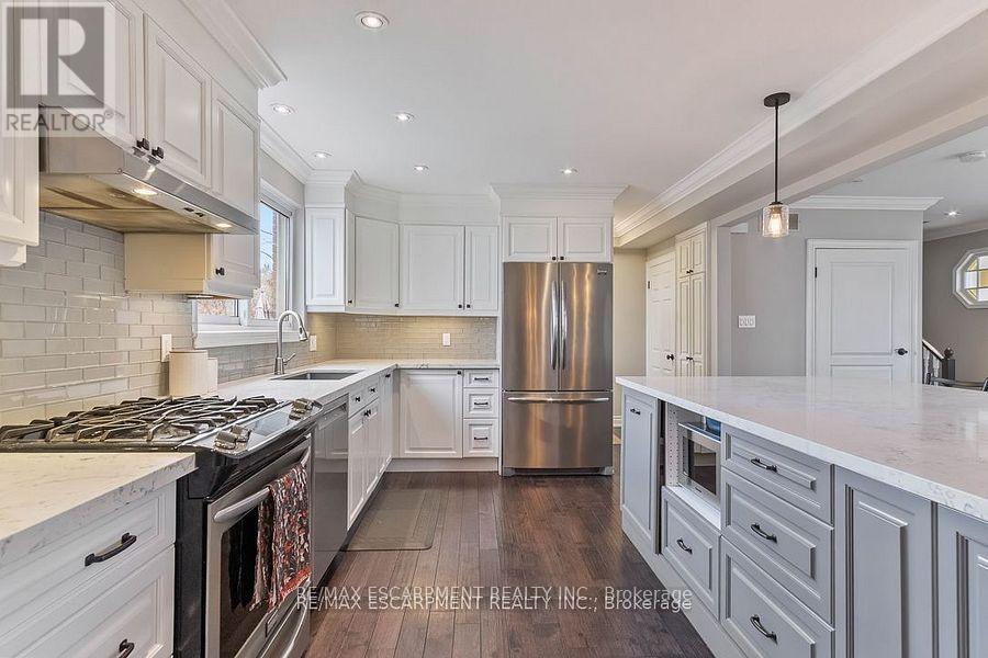 Photo 41 of 516 Falgarwood Drive, Oakville ON