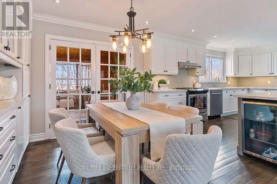 Photo 12 of 516 Falgarwood Drive, Oakville ON