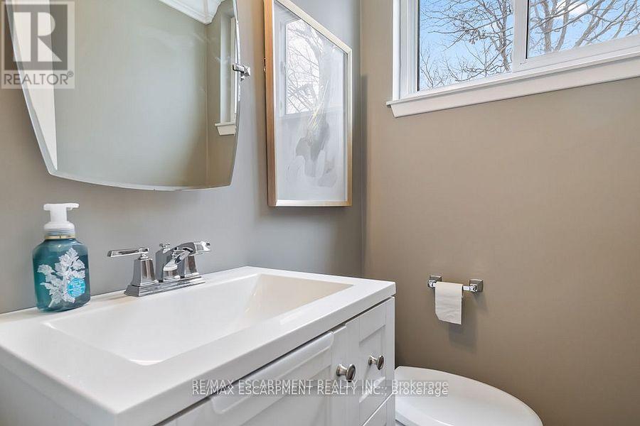 Photo 25 of 516 Falgarwood Drive, Oakville ON