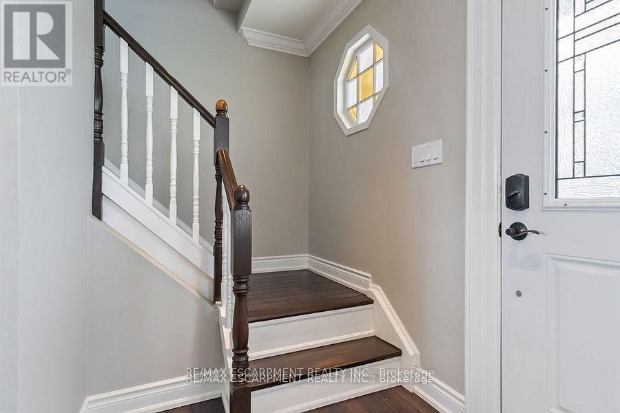 Photo 7 of 516 Falgarwood Drive, Oakville ON