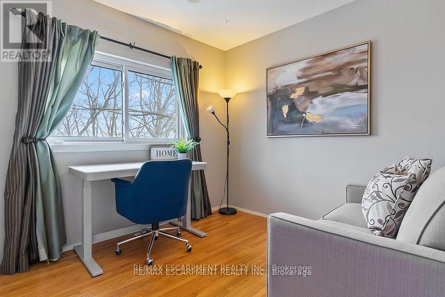 Photo 33 of 516 Falgarwood Drive, Oakville ON