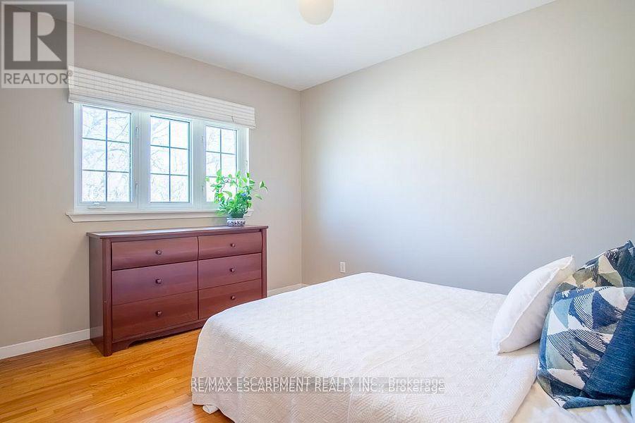 Photo 29 of 516 Falgarwood Drive, Oakville ON