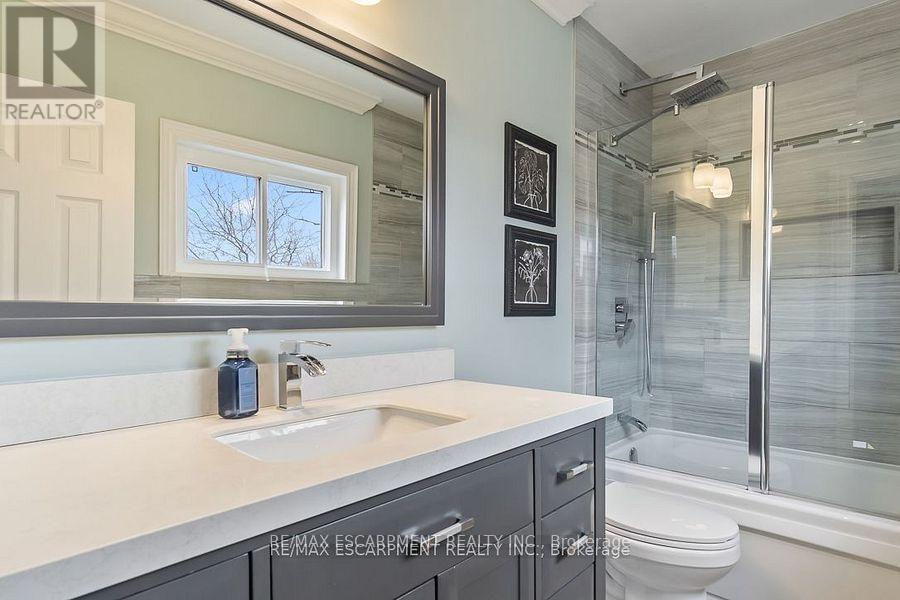Photo 28 of 516 Falgarwood Drive, Oakville ON