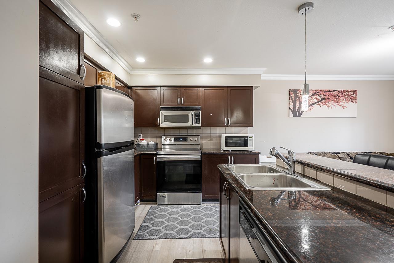 Photo 11 of 27 12040 68 Avenue, Surrey BC