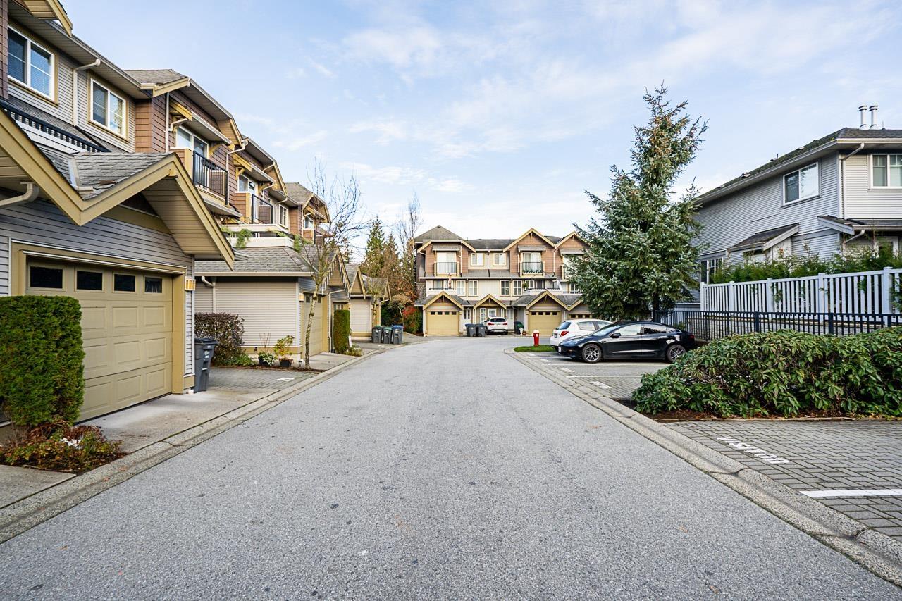 Photo 2 of 27 12040 68 Avenue, Surrey BC