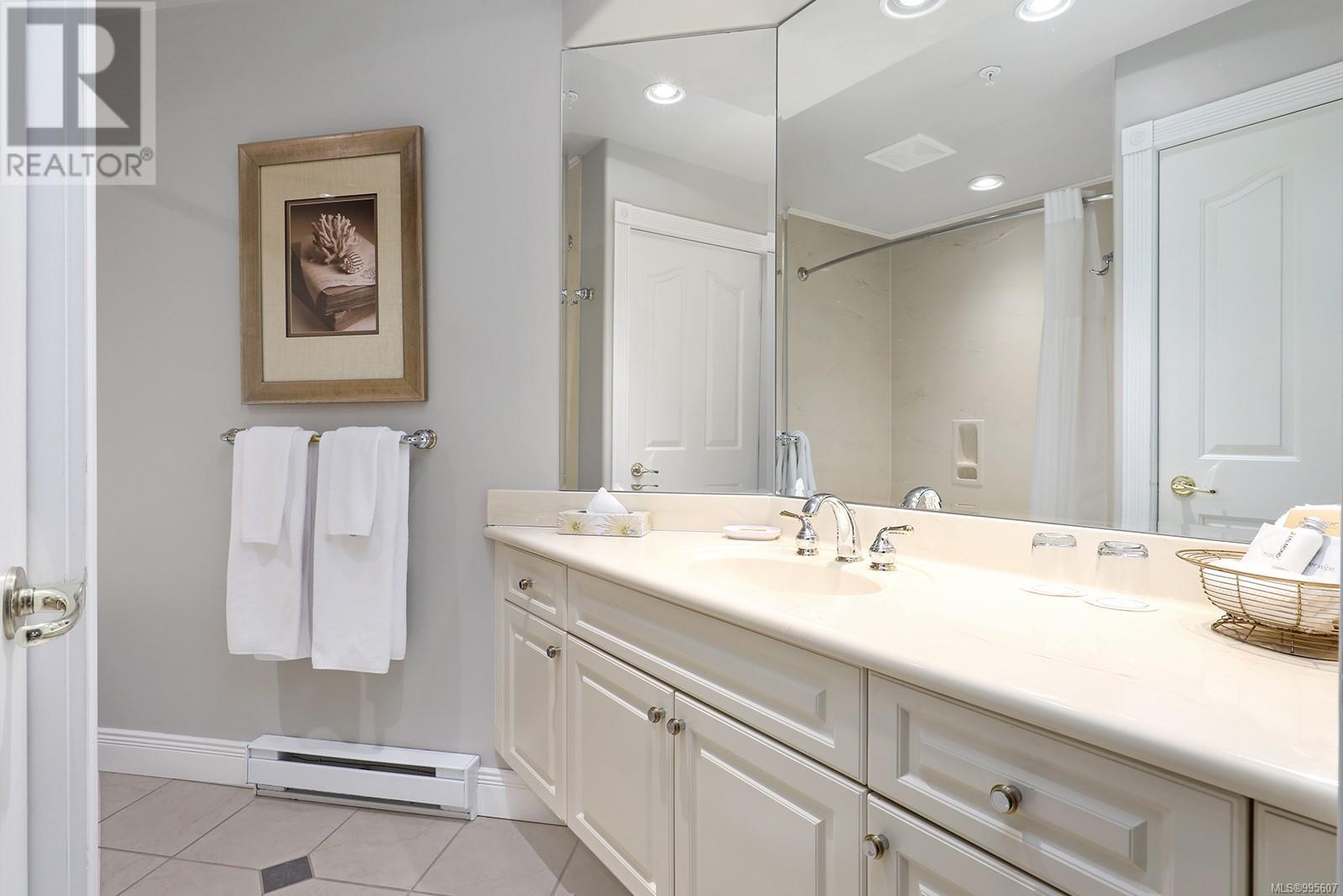 907/908A 366 Clubhouse Dr, Courtenay real estate listing 995607