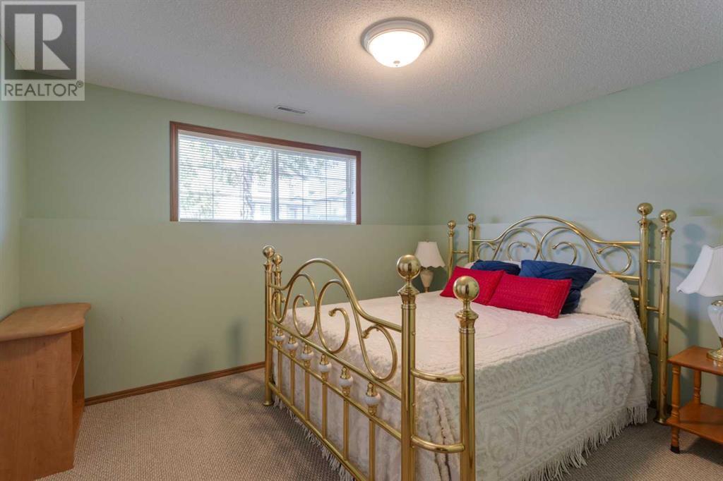 Single Family House 4 Level for Sale in  Citadel Mesa Close NW Citadel Calgary 