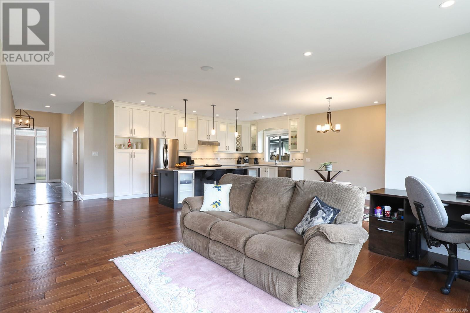 Photo 7 of 2278 Idiens Way, Courtenay BC