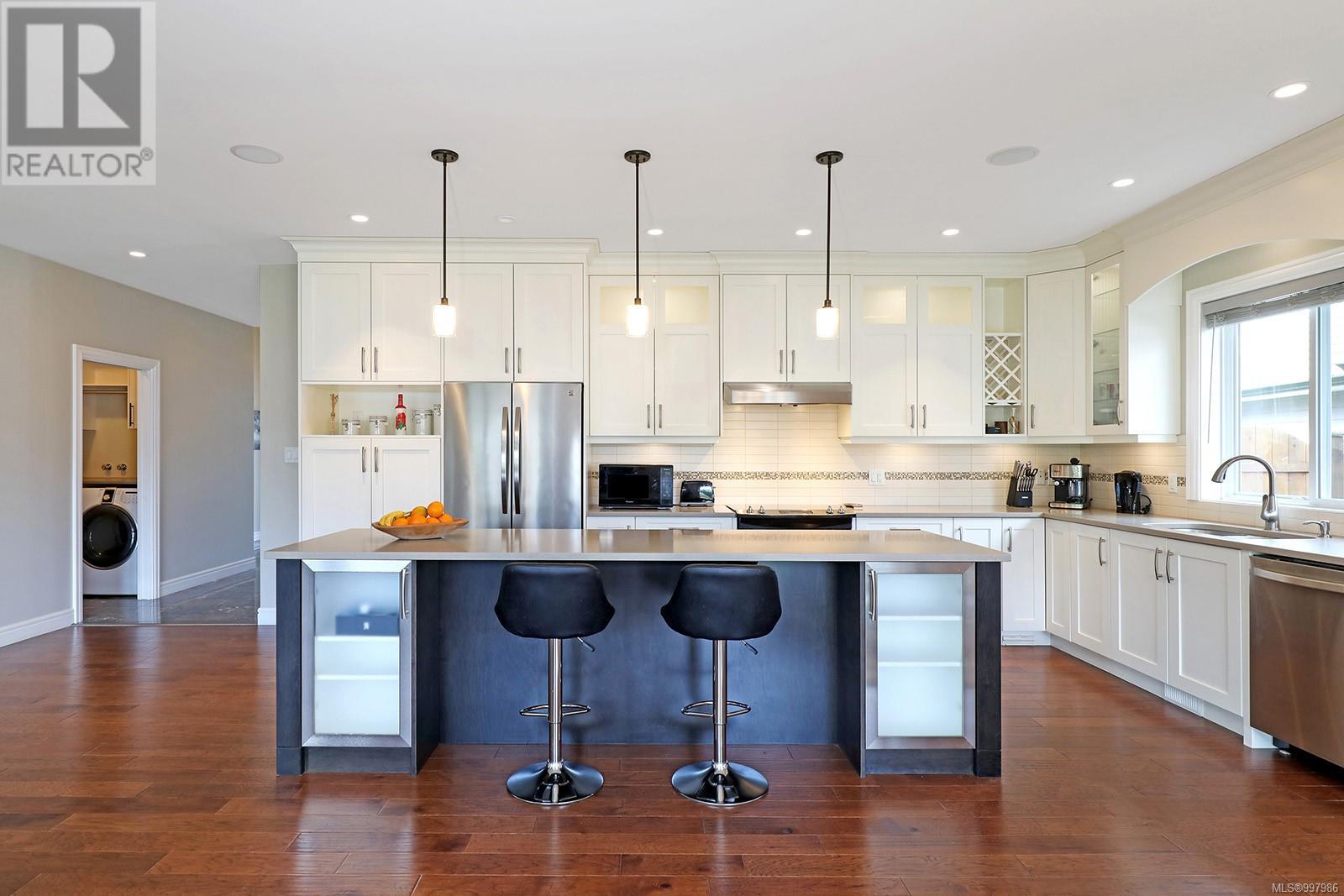 Photo 8 of 2278 Idiens Way, Courtenay BC