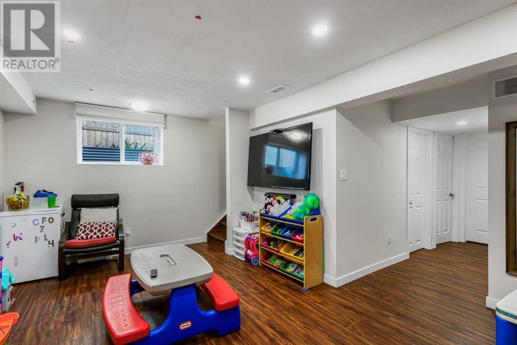 Single Family House for Sale in  Saddlebrook Place NE Saddle Ridge Calgary 