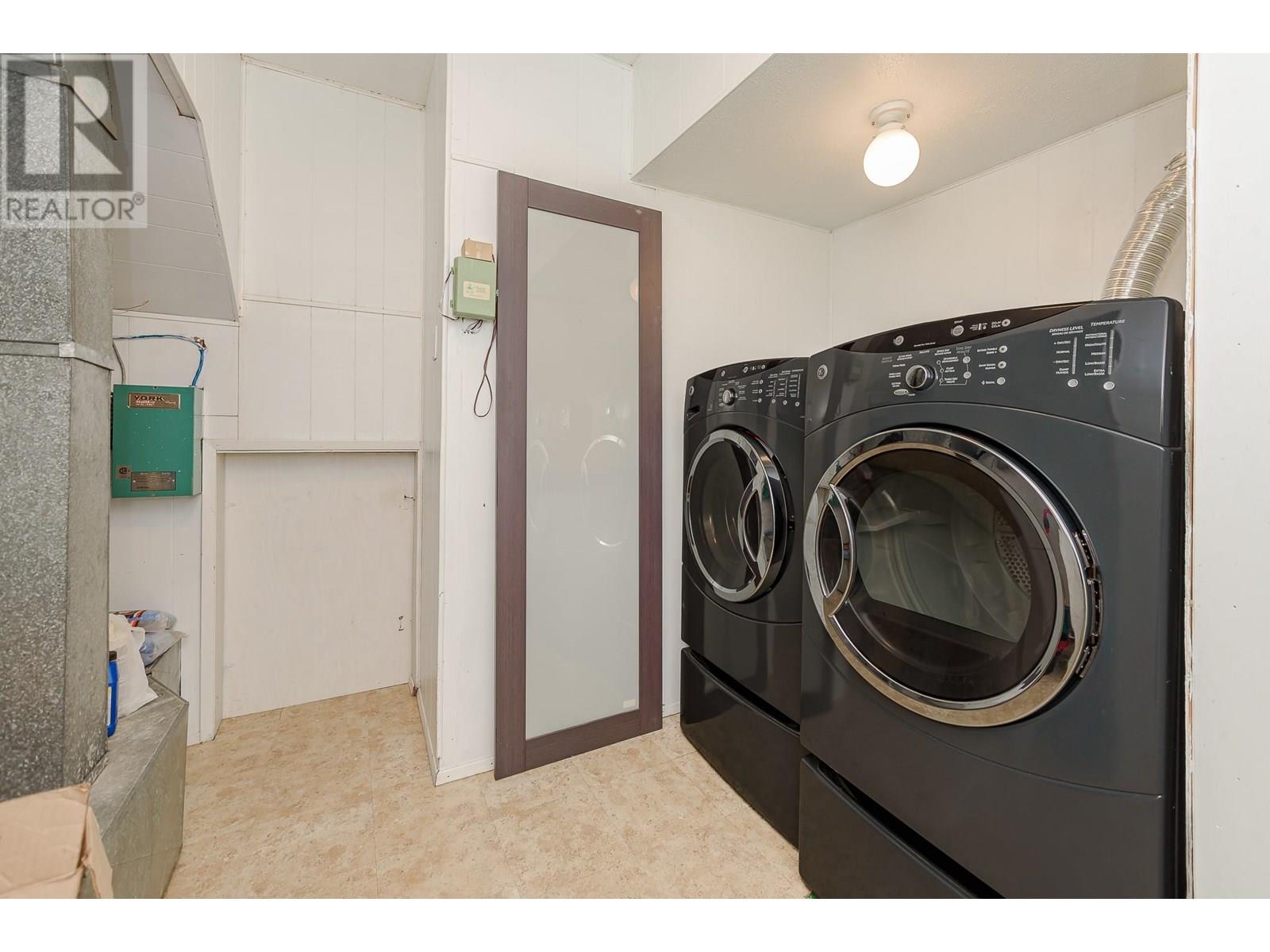 602 Maple Street, Sicamous