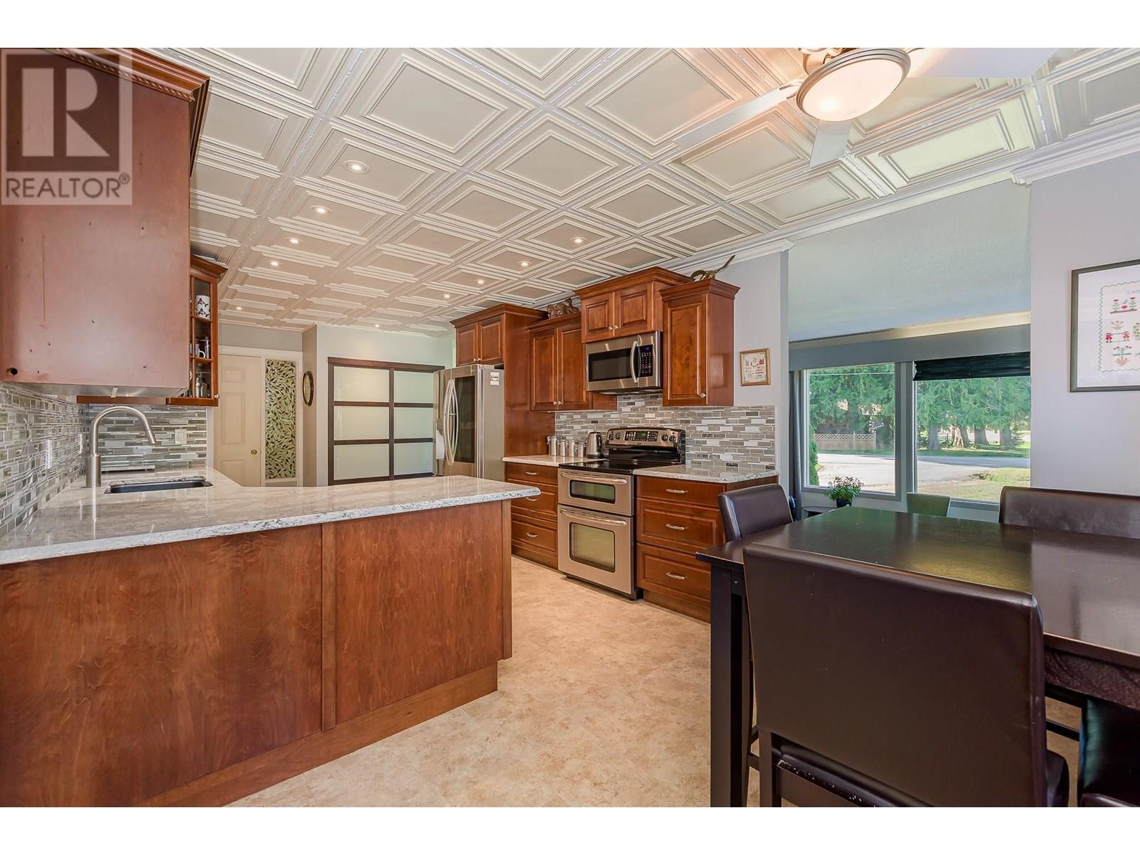 602 Maple Street, Sicamous