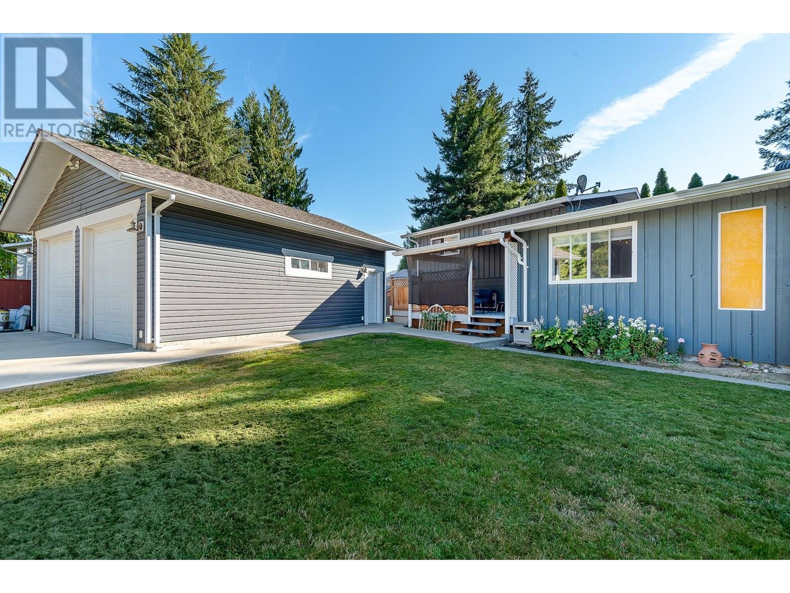 602 Maple Street, Sicamous