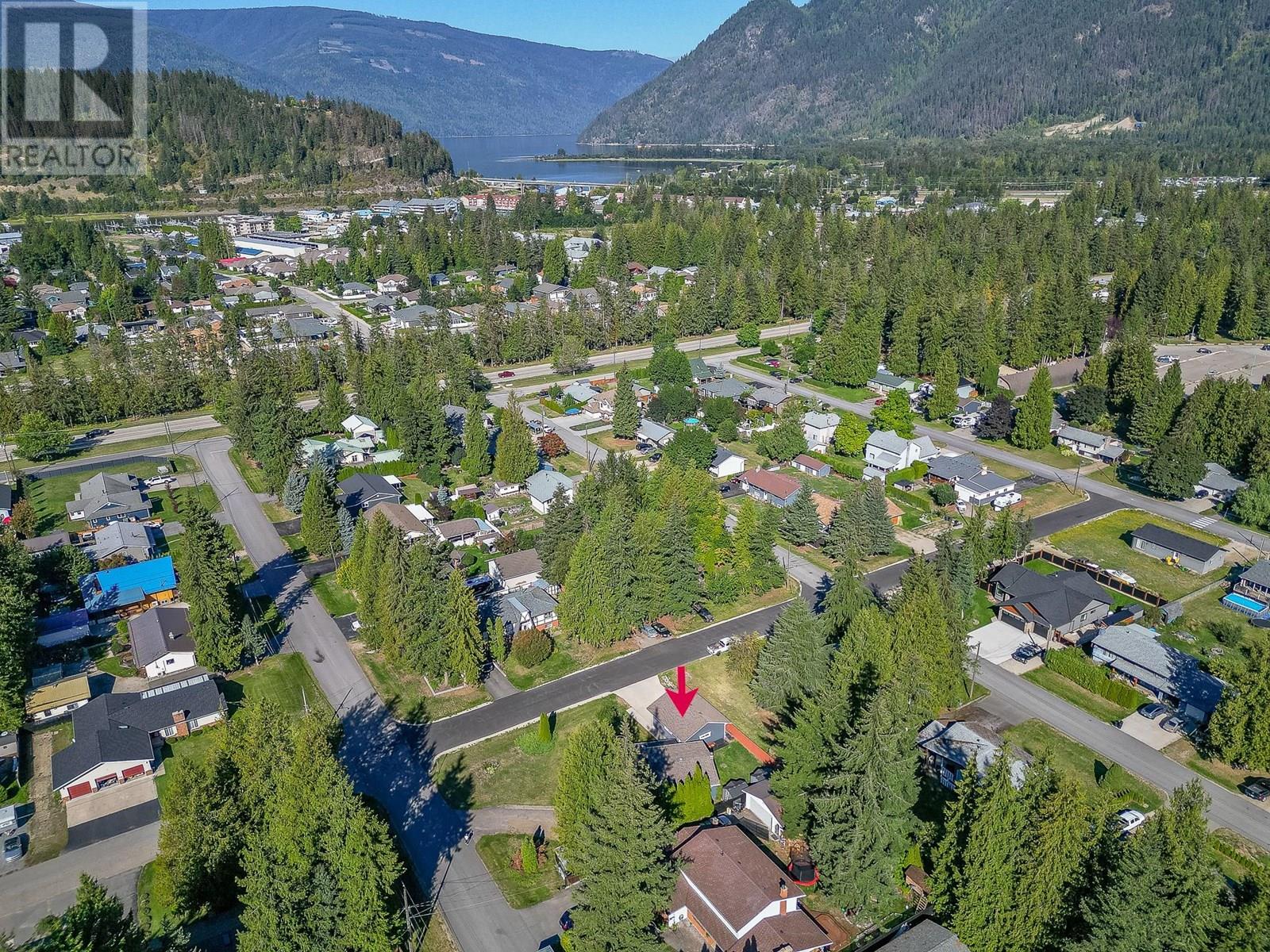 602 Maple Street, Sicamous