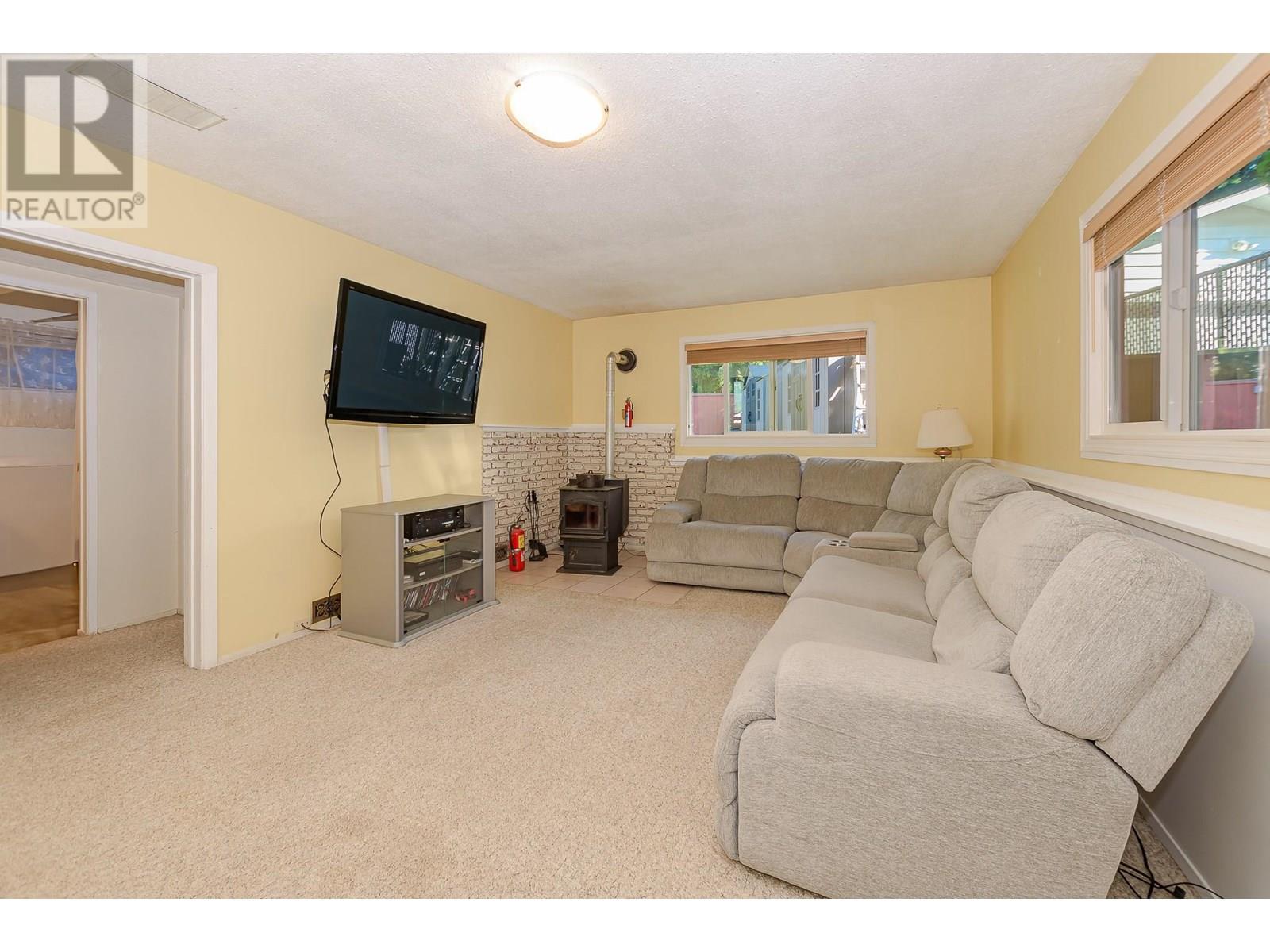 602 Maple Street, Sicamous