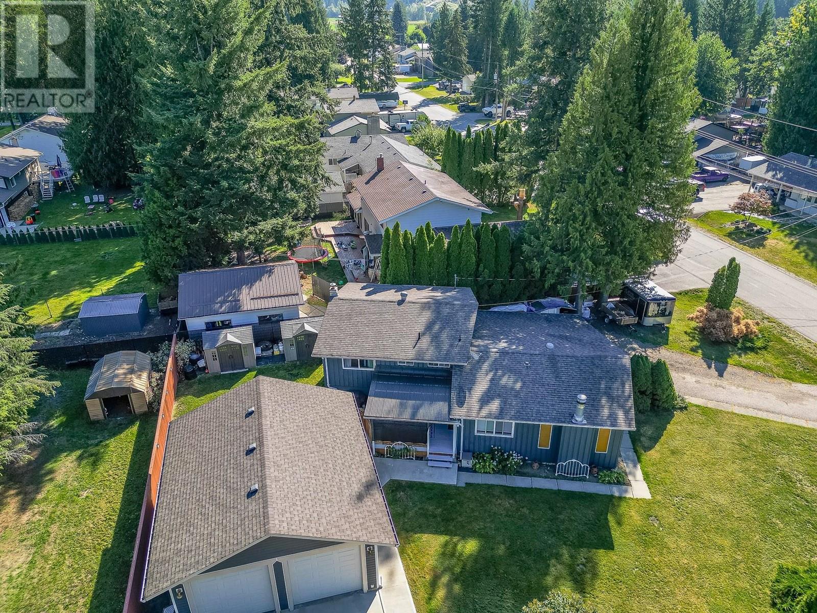 602 Maple Street, Sicamous