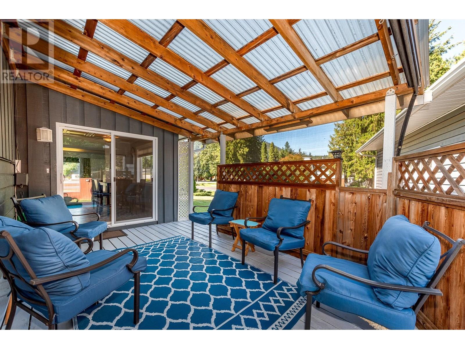 602 Maple Street, Sicamous