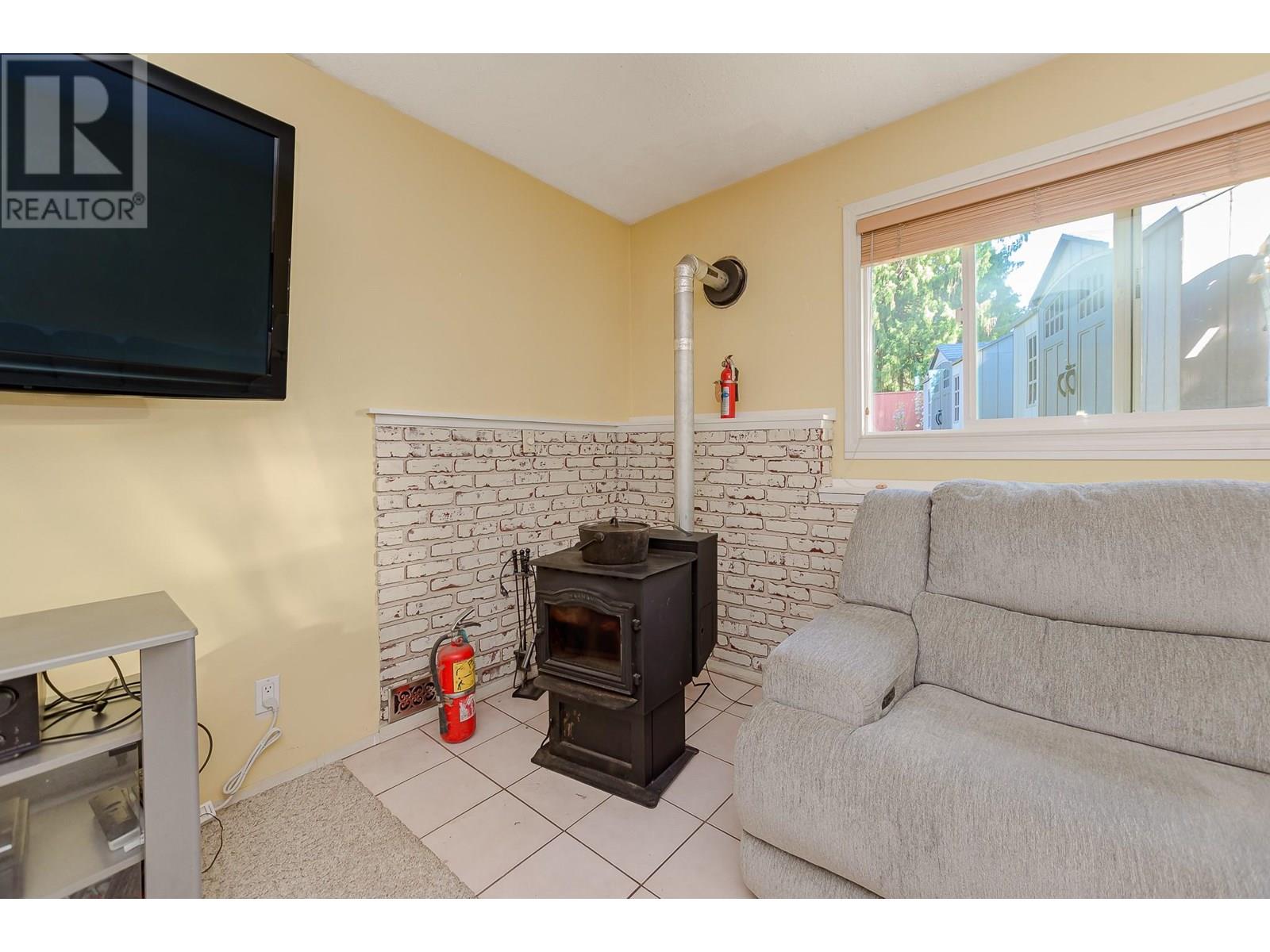 602 Maple Street, Sicamous