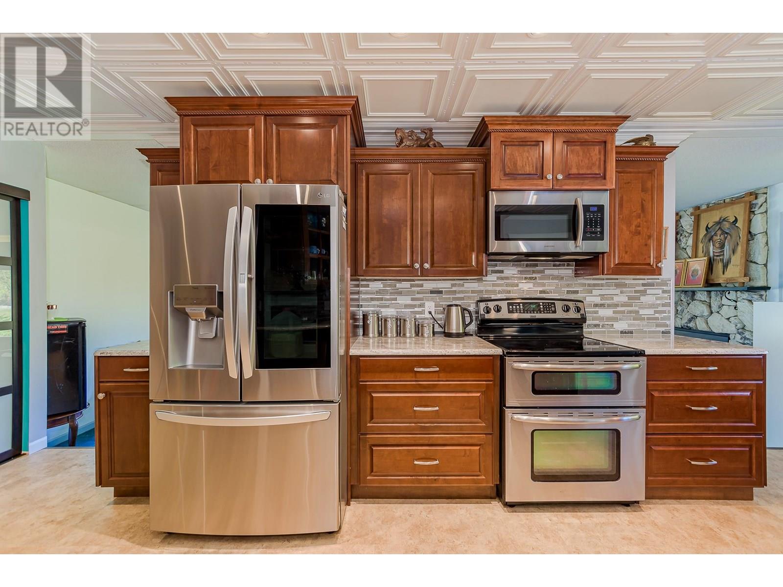 602 Maple Street, Sicamous