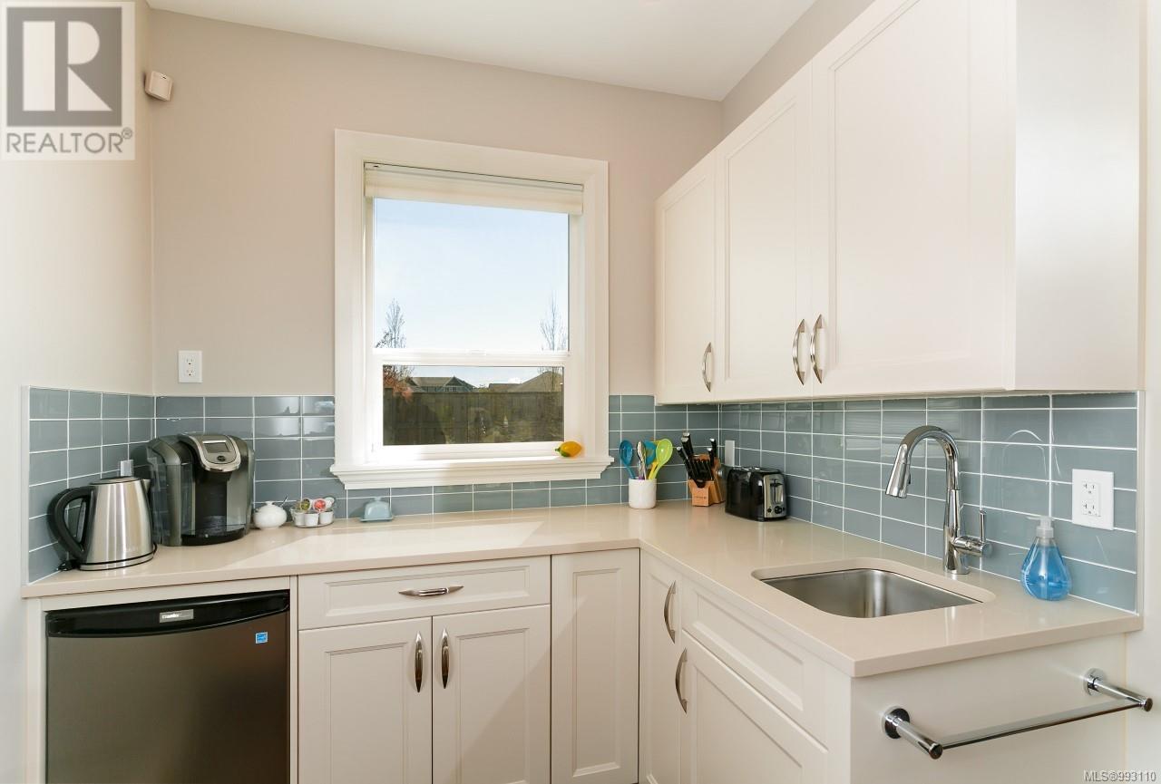 2002 Evans Pl, Courtenay real estate listing 993110