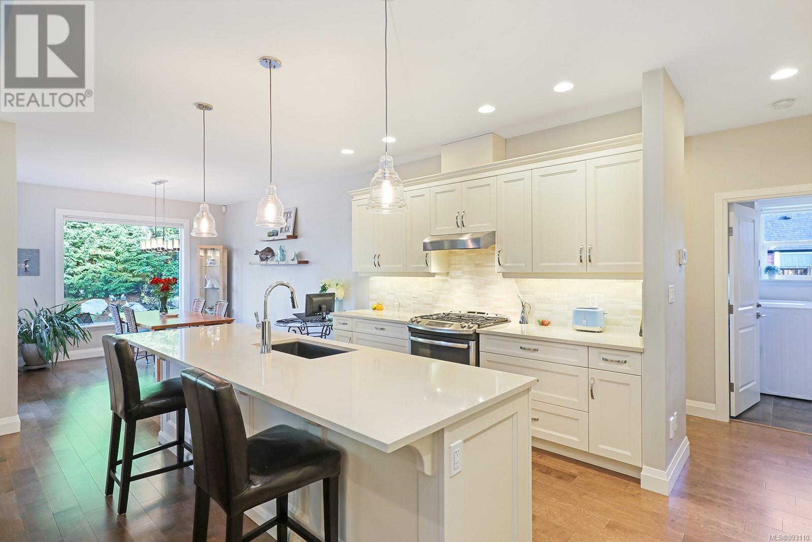 2002 Evans Pl, Courtenay real estate listing 993110